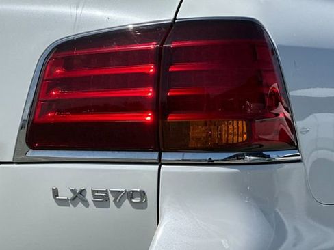 Used 2011 Lexus LX 570 4WD image 36