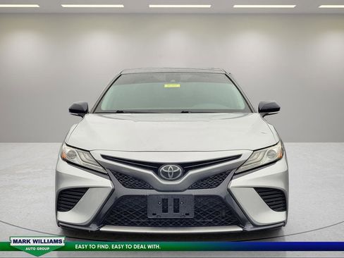 Used 2019 Toyota Camry XSE FWD image 9