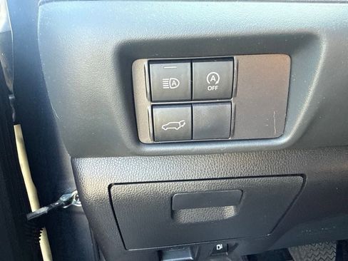 Used 2023 Toyota Highlander XLE AWD/4WD image 13