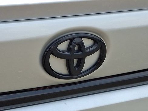 Used 2024 Toyota Corolla SE w/ SE Premium Package FWD image 32