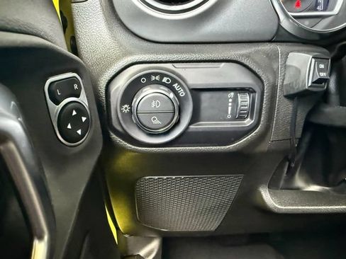 Used 2023 Jeep Gladiator Sport AWD/4WD image 33