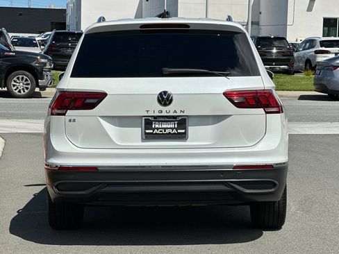 Used 2023 Volkswagen Tiguan SE w/ Panoramic Sunroof Package FWD image 5