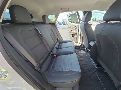 Used 2025 Chevrolet Trax LT w/ LT Convenience Package FWD image 21