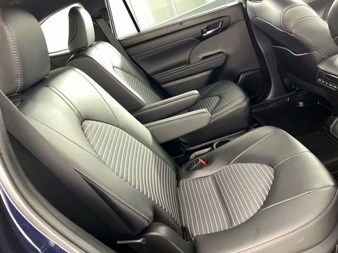 Used 2024 Toyota Highlander XSE FWD image 28