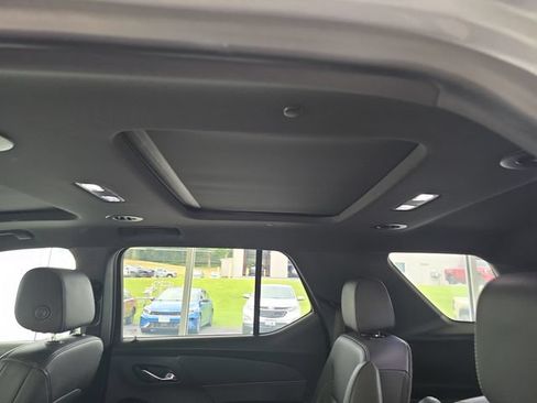 Used 2023 Chevrolet Traverse LT w/ LT Premium Package AWD/4WD image 14