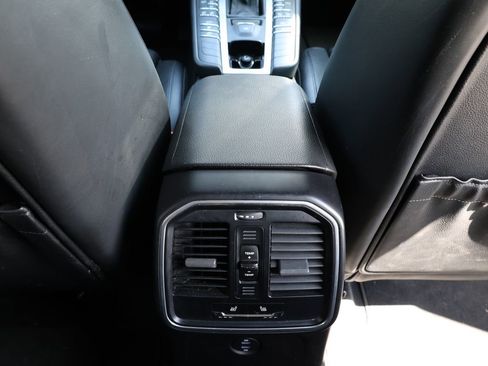 Used 2020 Porsche Macan image 26