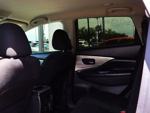 Used 2017 Nissan Murano SV FWD image 34