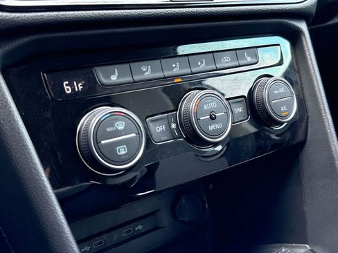 Certified 2024 Volkswagen Taos SE FWD image 19