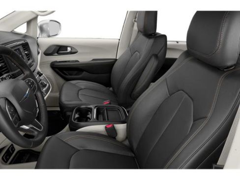 Certified 2019 Chrysler Pacifica Limited image 9