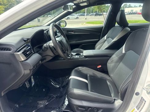 Used 2025 Toyota Camry SE FWD image 12