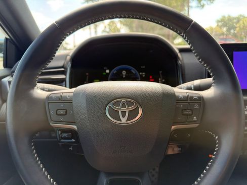 Used 2025 Toyota Camry SE FWD image 10