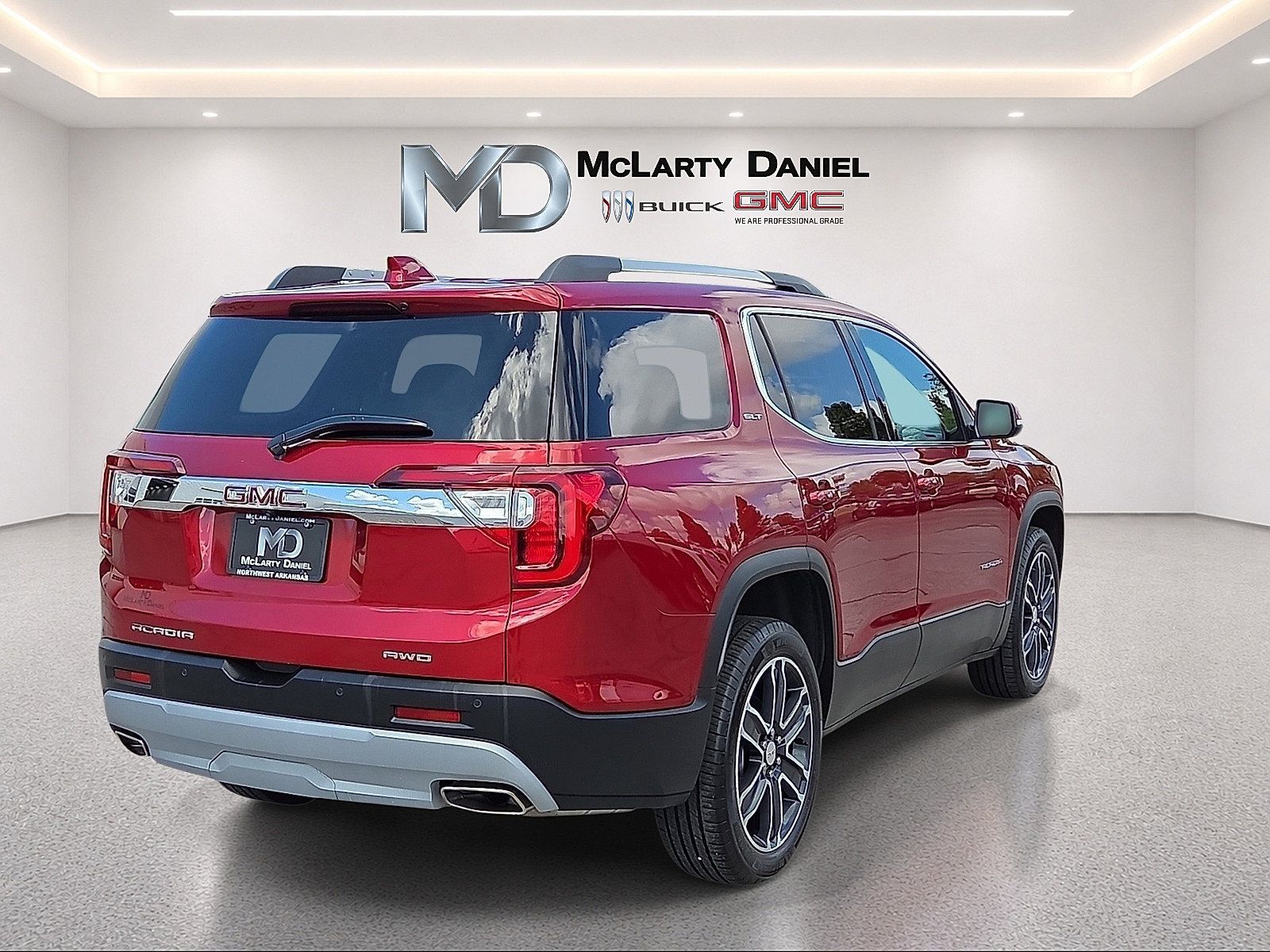Certified 2023 GMC Acadia SLT w/ Preferred Package AWD/4WD image 8