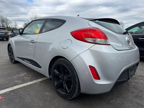 Used 2014 Hyundai Veloster FWD image 3