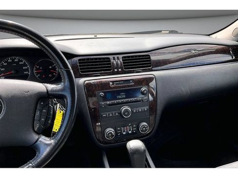 Used 2013 Chevrolet Impala LTZ FWD image 9