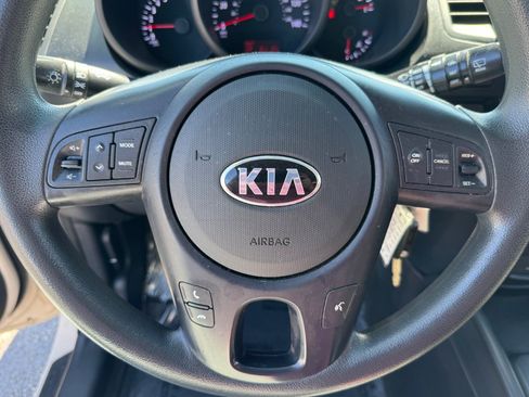 Used 2013 Kia Soul FWD image 23