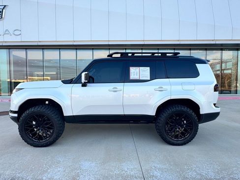 Used 2025 Lexus GX 550 w/ Accessory Package (Z1) image 2