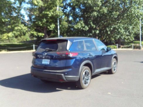 Used 2024 Nissan Rogue SV AWD/4WD image 5