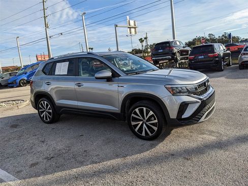 Certified 2023 Volkswagen Taos SE image 8