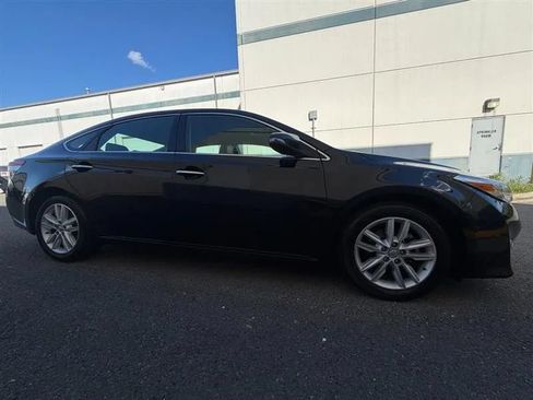 Used 2013 Toyota Avalon XLE Premium FWD image 24