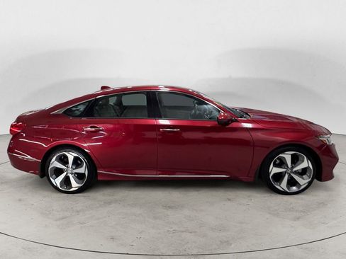 Used 2018 Honda Accord Touring image 6