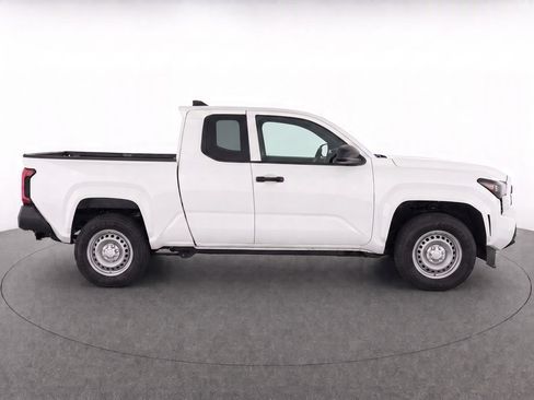 Used 2026 Toyota Tacoma SR w/ SR Upgrade Package AWD/4WD image 11