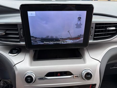 Used 2024 Ford Explorer XLT w/ Equipment Group 202A image 32