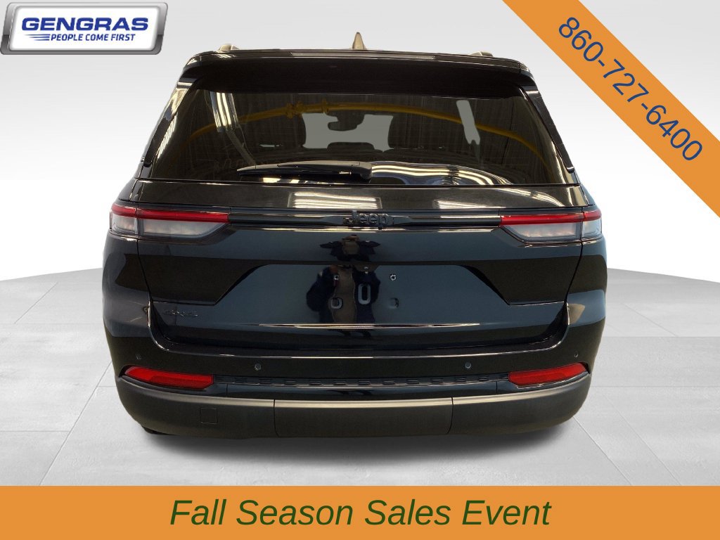 Used 2023 Jeep Grand Cherokee Altitude AWD/4WD image 7