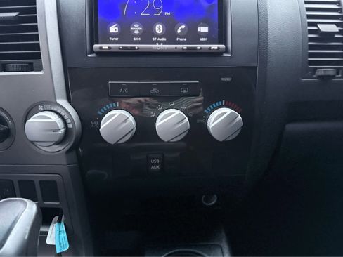 Used 2012 Toyota Tundra 4x4 CrewMax image 28