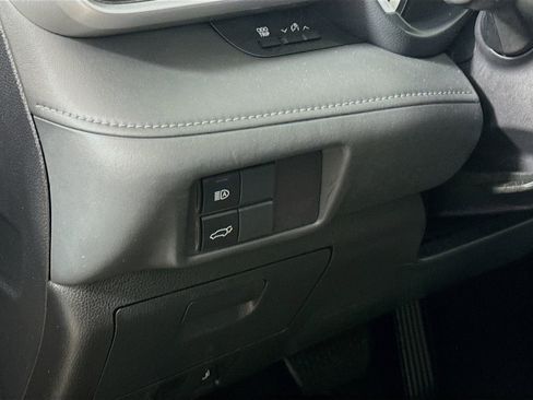 Used 2022 Toyota Highlander XLE image 10