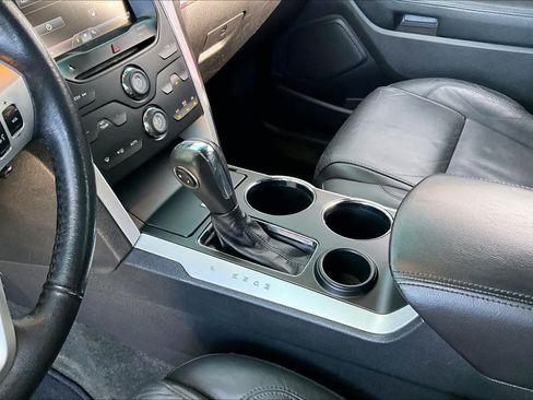 Used 2014 Ford Explorer XLT w/ Equipment Group 202A FWD image 16