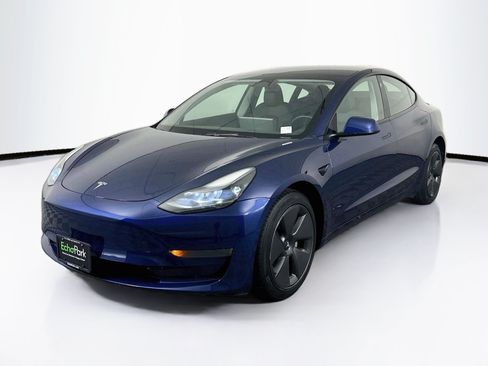 Used 2023 Tesla Model 3 Standard Range RWD image 3