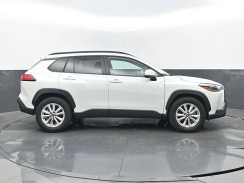 Used 2023 Toyota Corolla Cross LE w/ Moonroof Package image 2