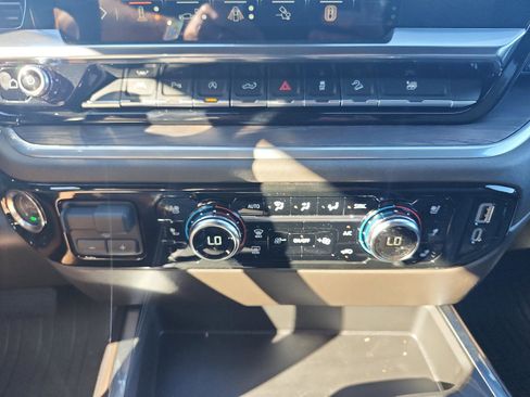 New 2026 GMC Sierra 1500 SLT w/ SLT Premium Plus Package image 18