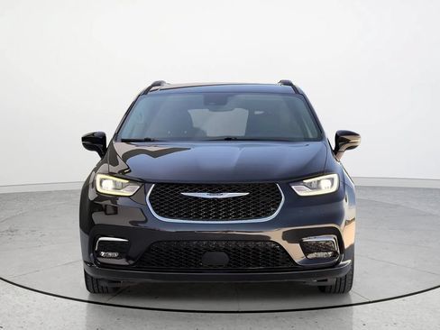 Used 2022 Chrysler Pacifica Touring-L FWD image 4