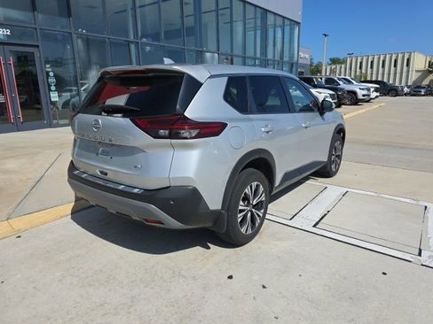 Used 2023 Nissan Rogue SV FWD image 4