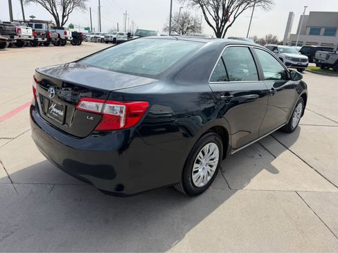Used 2014 Toyota Camry LE image 3