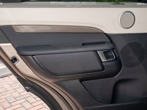 Used 2023 Land Rover Discovery S R-Dynamic image 17