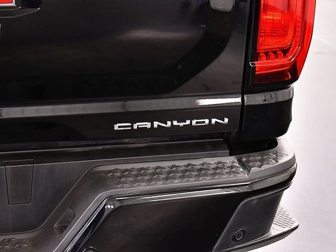 Used 2024 GMC Canyon Denali AWD/4WD image 11