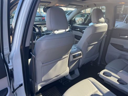 Used 2019 Toyota Highlander XLE image 10