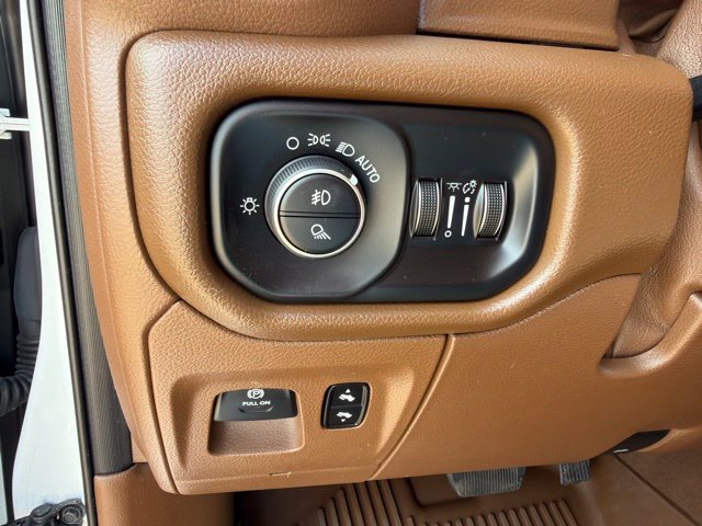 Used 2019 RAM 1500 Laramie AWD/4WD image 23