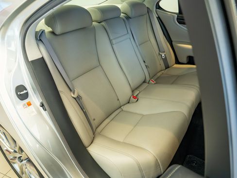 Used 2016 Lexus LS 460 w/ Comfort Package RWD image 26