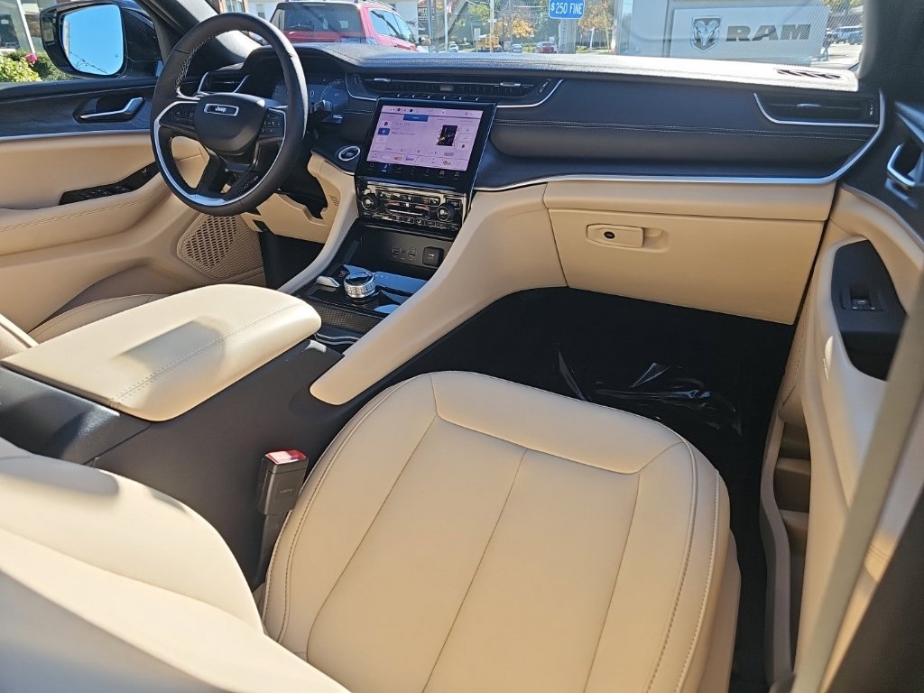 Certified 2025 Jeep Grand Cherokee Limited AWD/4WD image 27