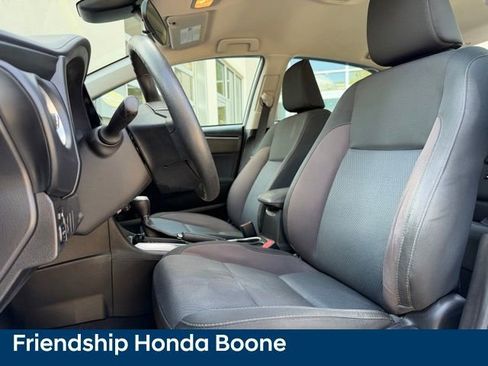 Used 2018 Toyota Corolla LE FWD image 17