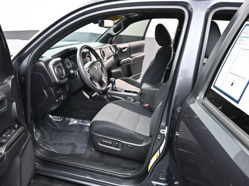 Used 2023 Toyota Tacoma TRD Sport w/ Technology Package image 11