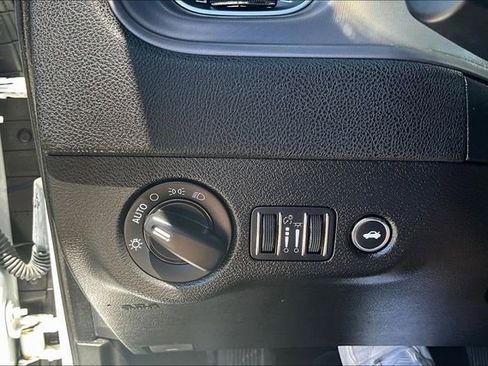 Used 2023 Dodge Charger SXT RWD image 15