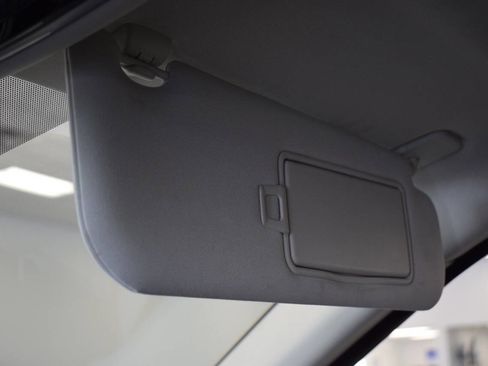 Used 2018 Land Rover Range Rover Velar S image 53