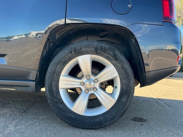 Used 2015 Jeep Compass High Altitude AWD/4WD image 12