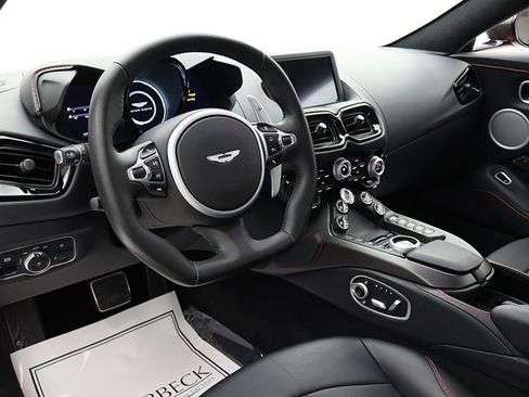 Used 2023 Aston Martin V8 Vantage Coupe RWD image 30