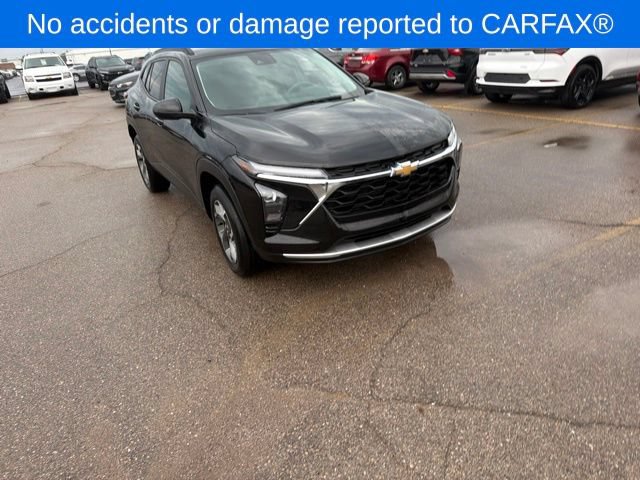 Used 2025 Chevrolet Trax LT FWD image 8