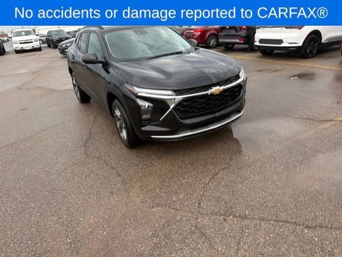 Used 2025 Chevrolet Trax LT FWD image 8
